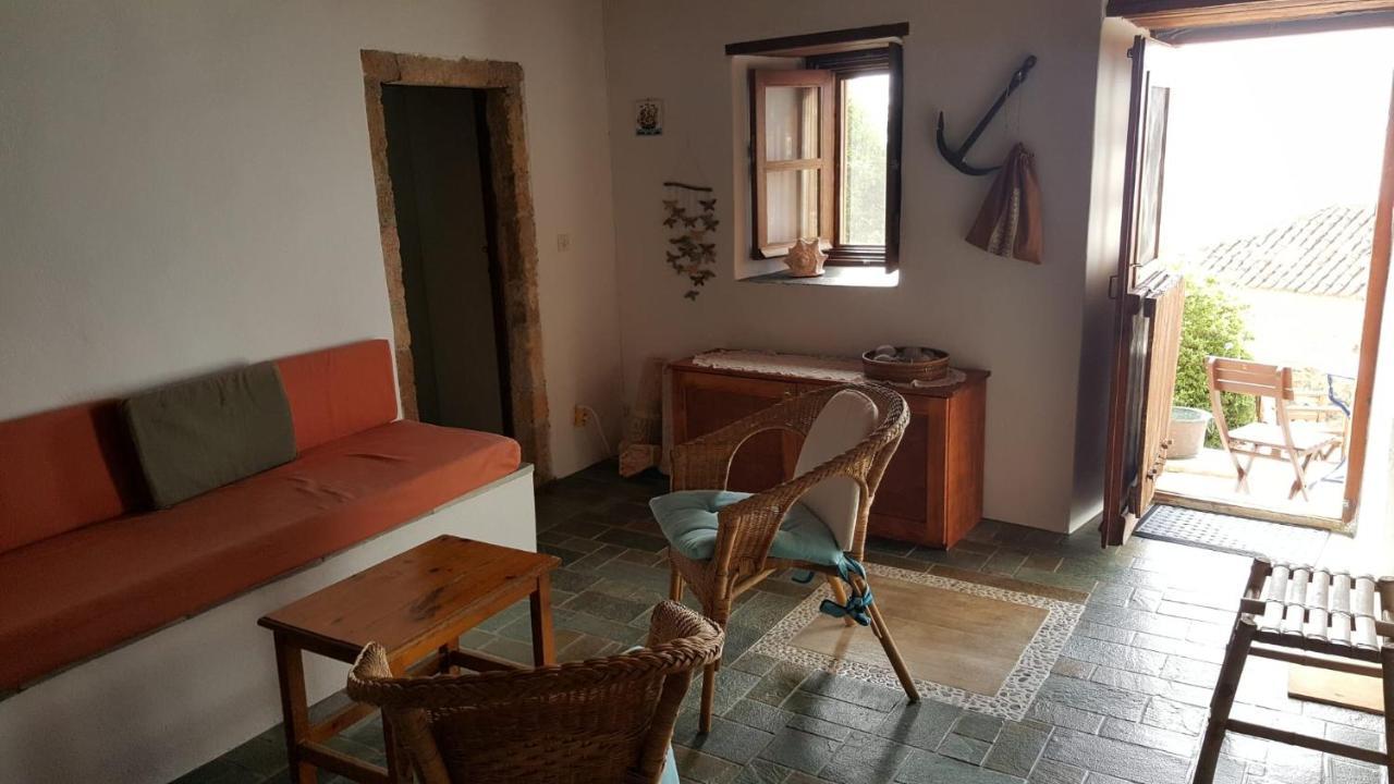 Athina Guesthouse Monemvasía Екстериор снимка